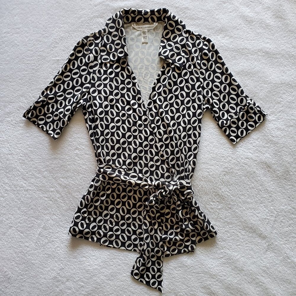 DVF Silk Jersey Short Sleeve Geometric Black & White Circle Print Wrap Top 4